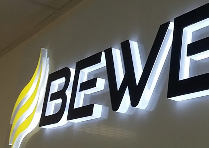 Изготовление объемных вывесок с подсветкой на заказ в Москве и Московской области